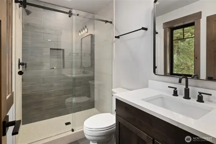 Upstairs Ensuite Bathroom 2