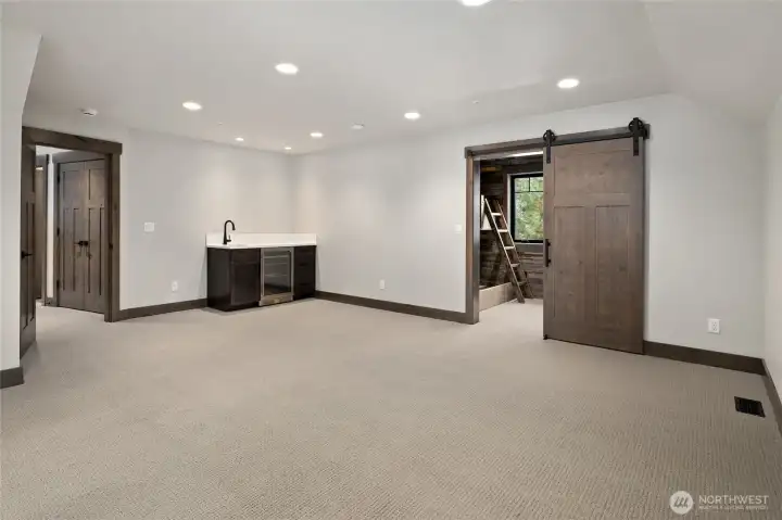 Oversized Bonus Room with wet bar and beverage fridge