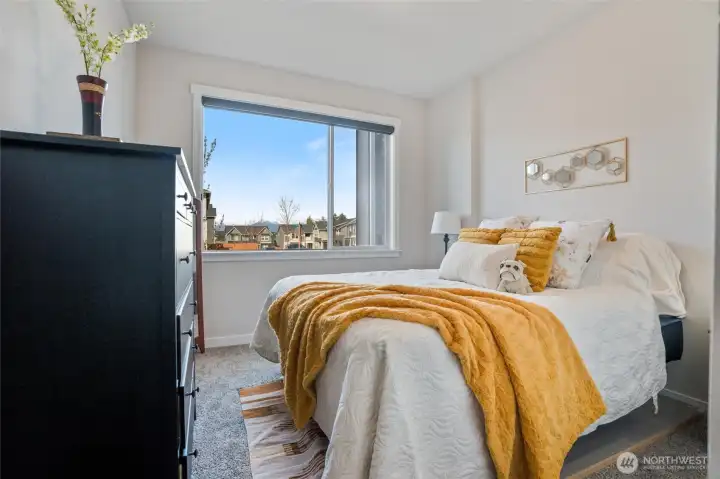 4th bedroom with closet