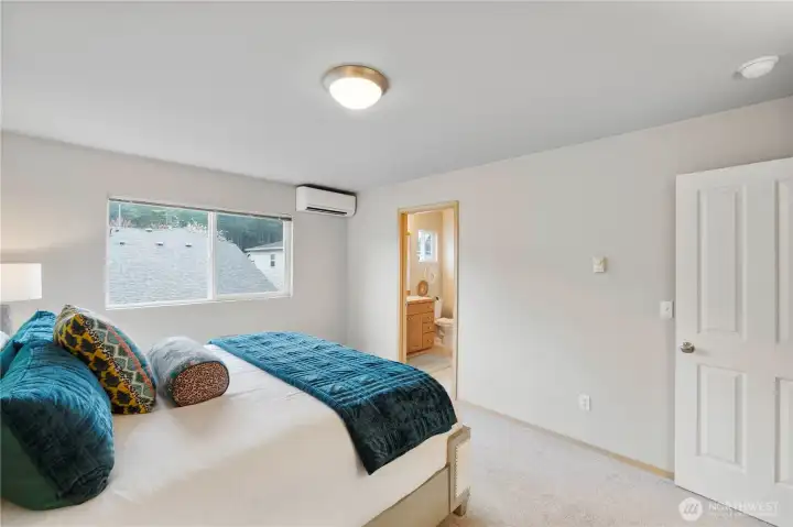 Primary suite w/ bath.