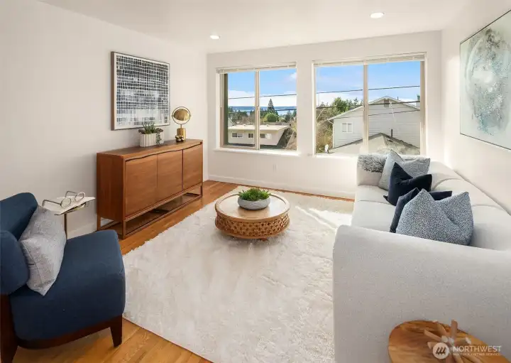 Light & bright living room on 3rd floor