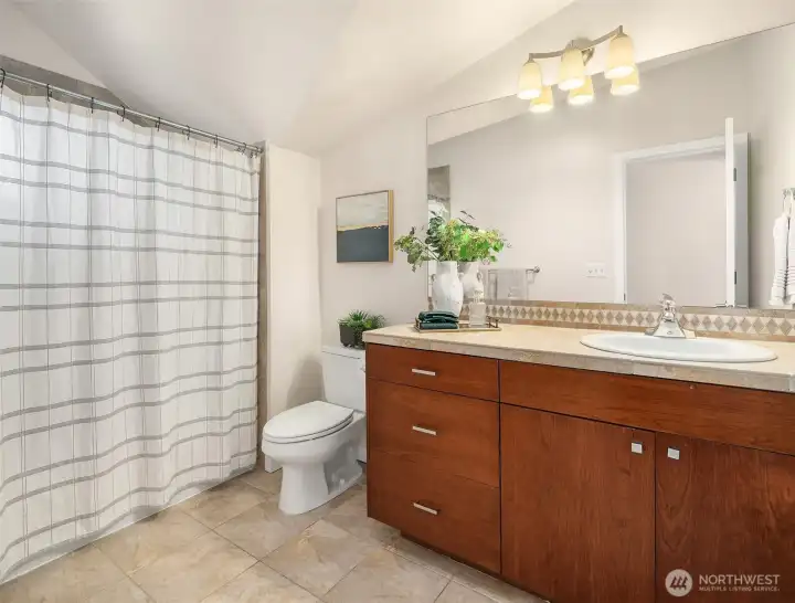 Full private bath on 4th floor