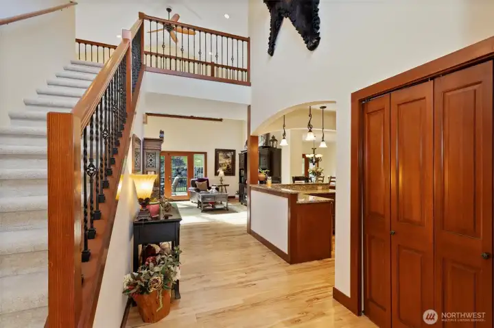 Entrance features freshly refinished hickory hardwood floors, vaulted ceilings, ceiling fans, and an open concept but defined spaces.