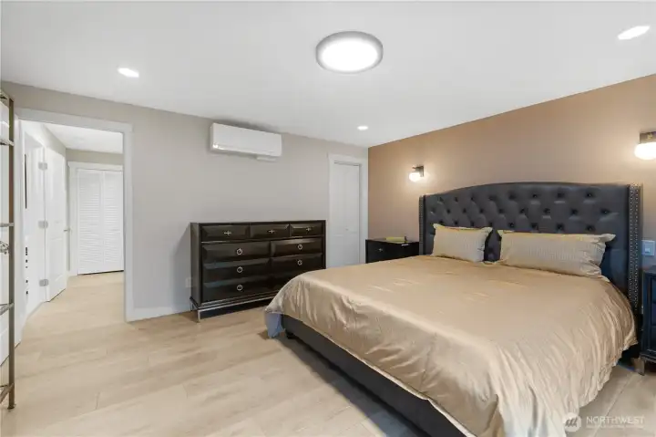 Lower Primary Suite With En-Suite Bath