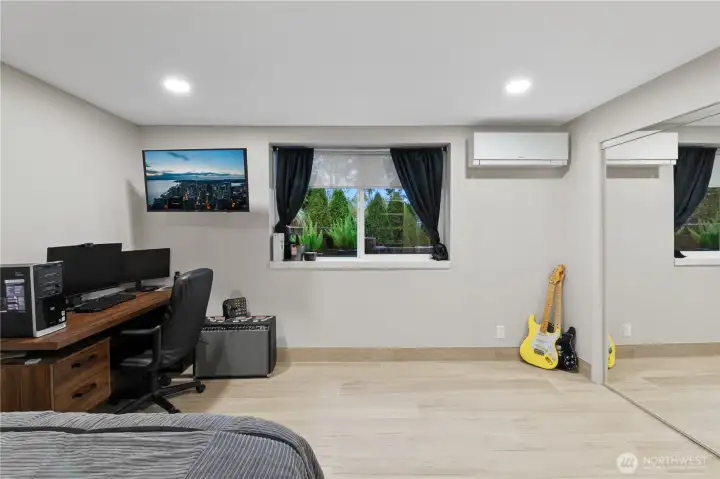 Lower Secondary Primary Suite With En-Suite Bath