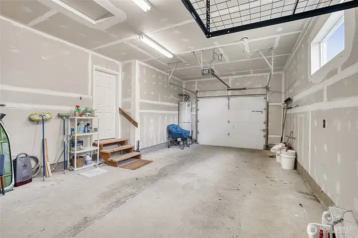 Oversized 1-Car Garage