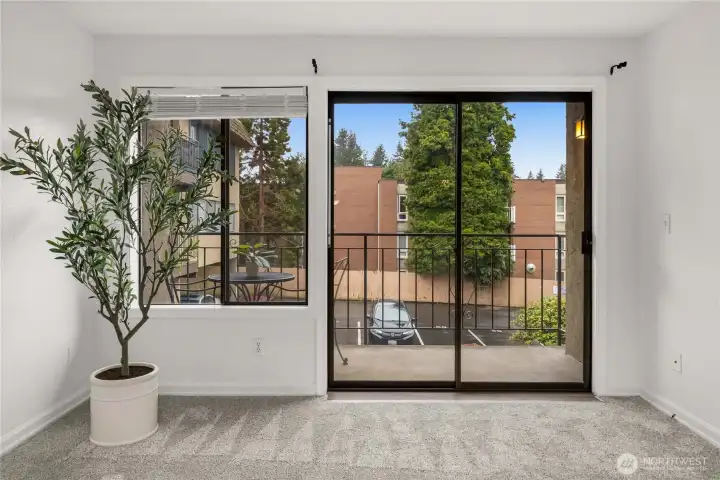 West Facing Windows with lots of light!