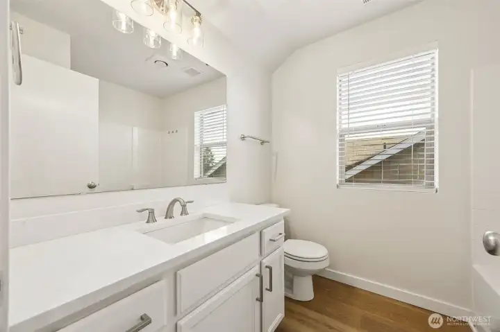 Upstairs full main bath