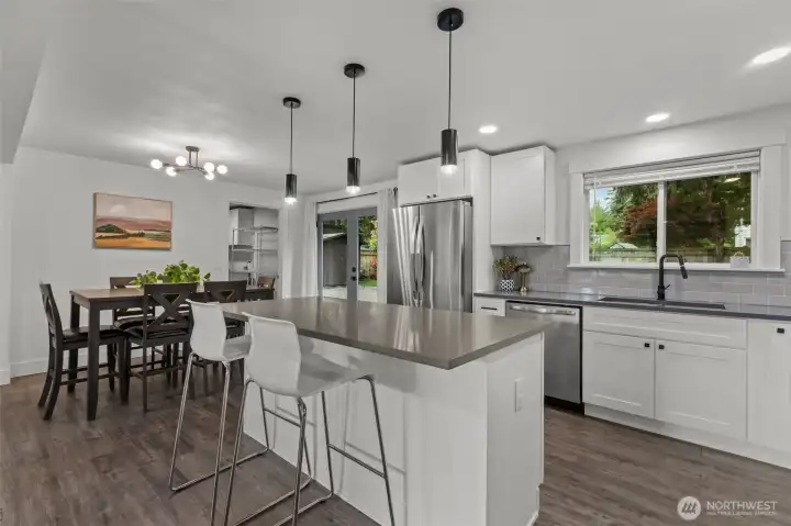 Move-in ready home in Kent WA with modern kitchen, quartz counters & huge lot near Auburn and Covington. #KentRealEstate #CovingtonWA
