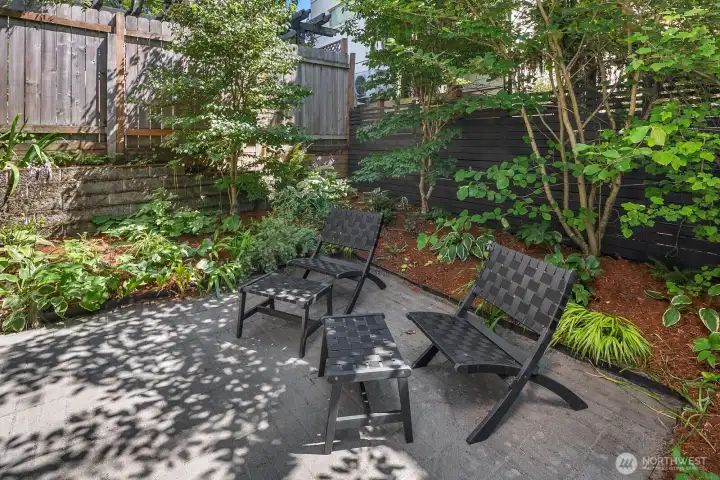 A private courtyard designed for quiet mornings, evening conversations, and everything in between.