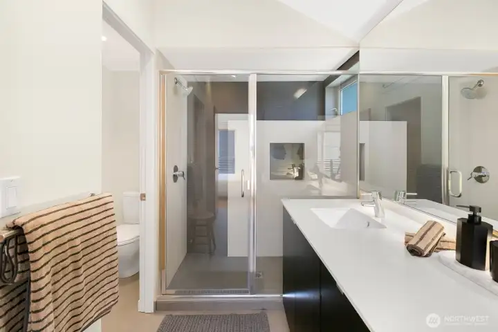 Spacious primary bathroom!