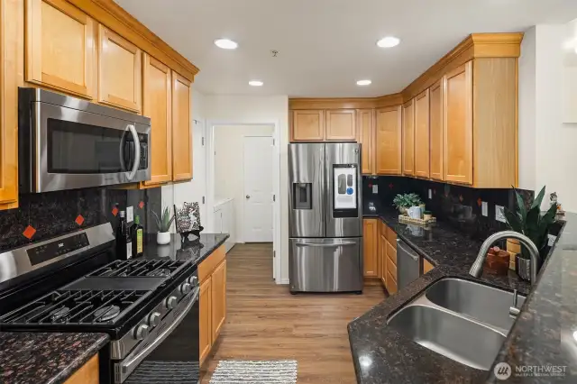 Gas range with dual oven capacity!