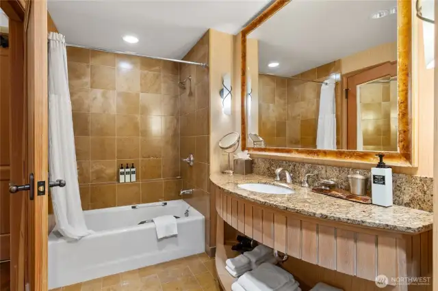 Tub/shower in bathroom.