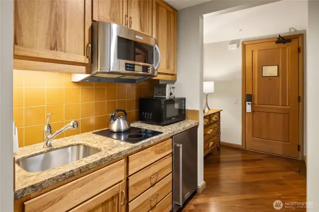 Condo home comes with all the kitchen supplies.