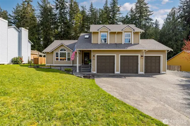 Welcome to 3518 E. Broadway, in desirable Summer Ridge!