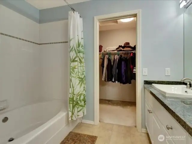 Soaking tub in primary bathroom