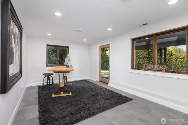 Office W/ Separate Exterior Access
