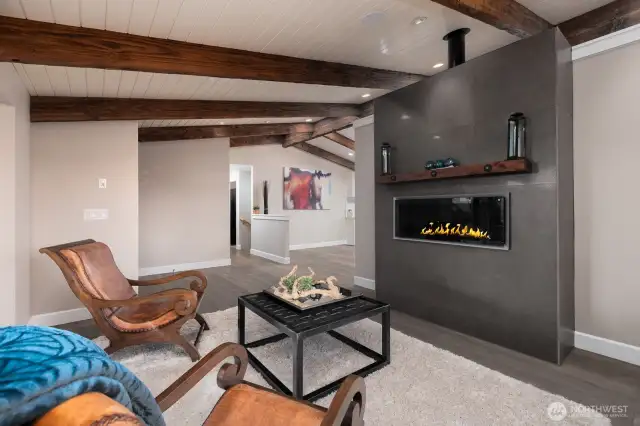 Livingroom w/ Gas Fireplace