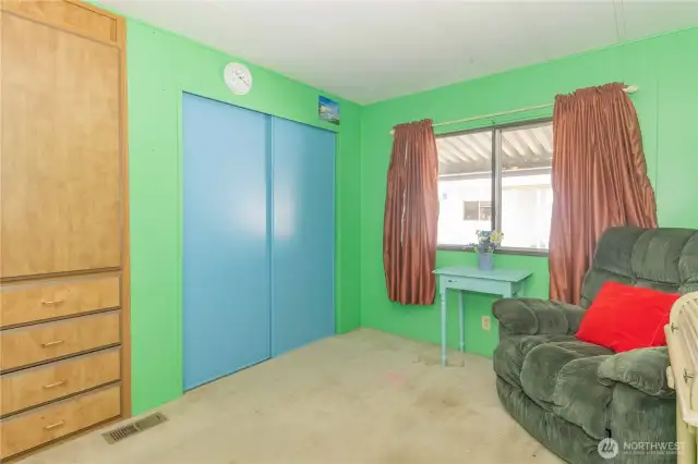 Second bedroom with more built in storage
