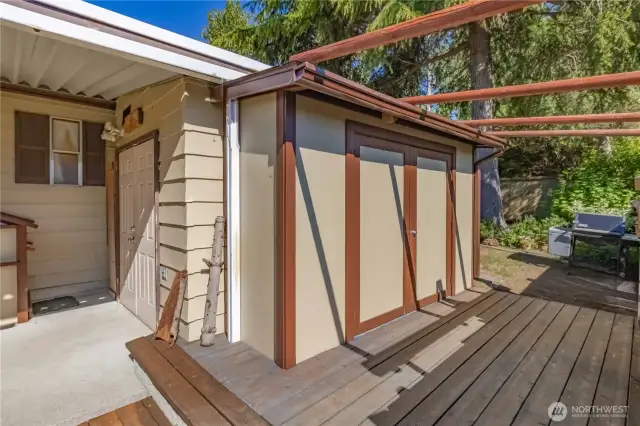 Extra storage sheds too!
