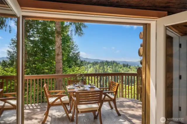 Panoramic views of the Cascade Mountains, surrounding forests, and Winters Lake