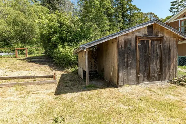 Bring the chickens. The yard is spacious.