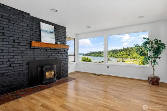 The large windows allow you to capture the views.