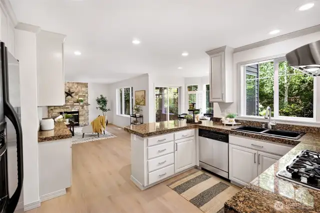 Perfect open layout between kitchen, breakfast nook and addiotnal living room.