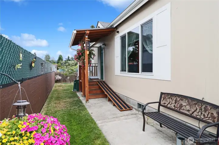 Welcome to a beautiful lot in Hunters Walk, with an open back that you have extra privacy you’ve been looking for.  All the hard work has been done—this beautifully prepared lot and home are truly move-in ready.