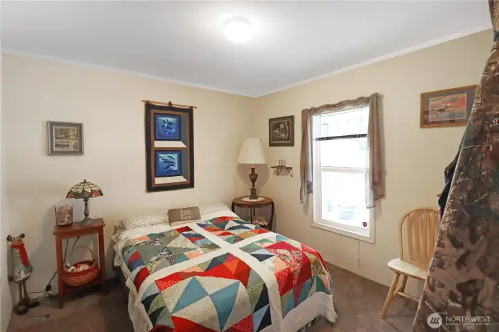 Versatile guest room ideal for visitors, hobbies, or a quiet retreat.