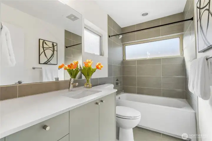 Guest bedroom full bathroom