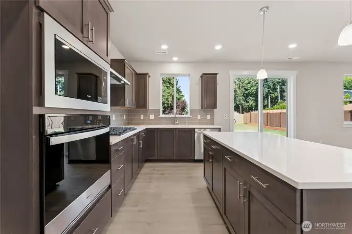 Photo's are for representational purposes only. Colors and finishes may differ.