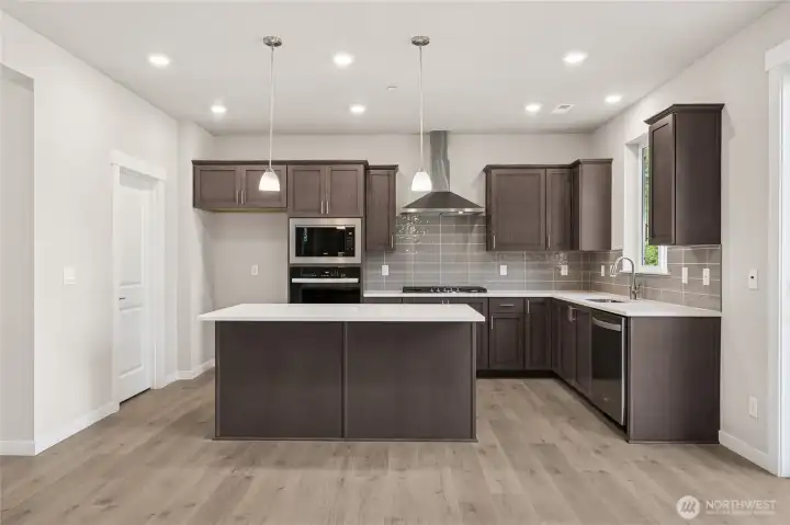 Photo's are for representational purposes only. Colors and finishes may differ.