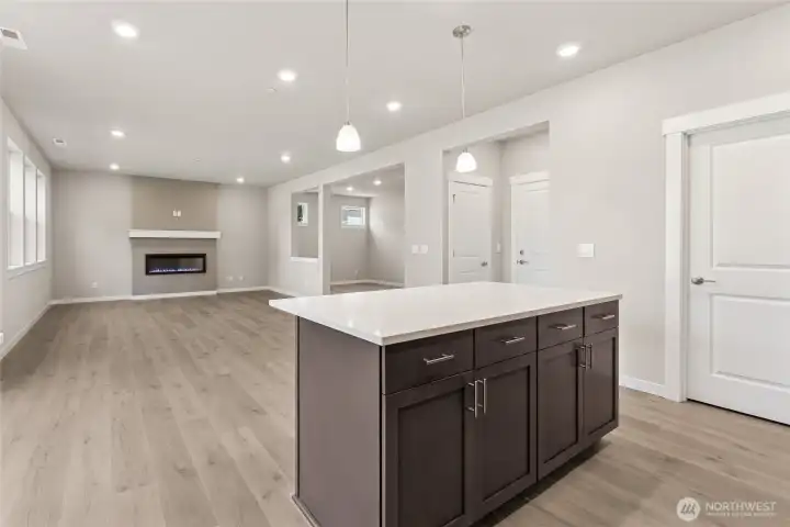 Photo's are for representational purposes only. Colors and finishes may differ.