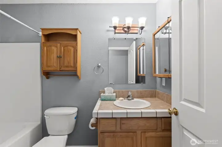 Full bath on the main.