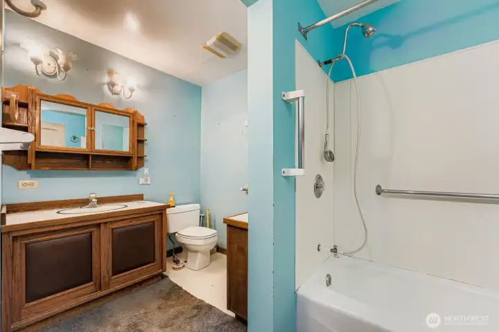 Large bathroom with full tub
