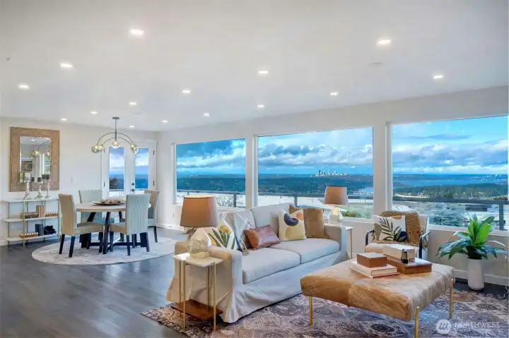 Great room concept with an ever changing photo landscape, its even more amazing at night