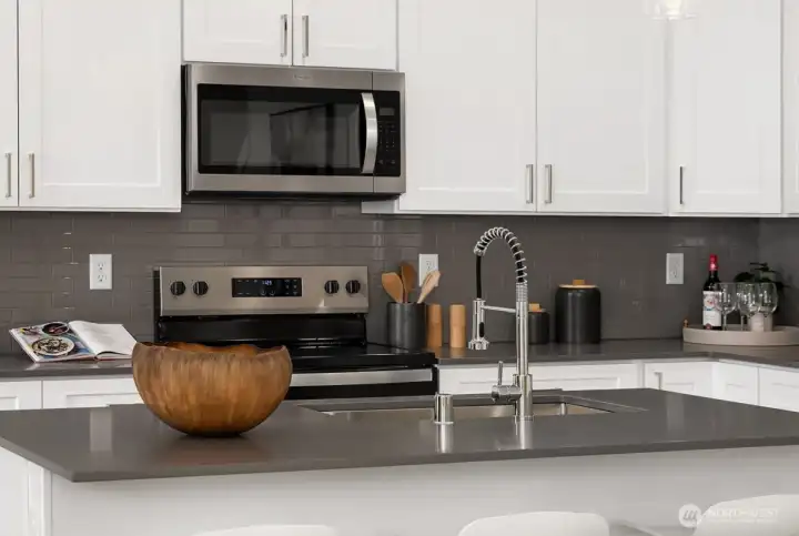 Photos are of a similar model and are for illustrative purposes only. Actual home, finishes, and features may vary.