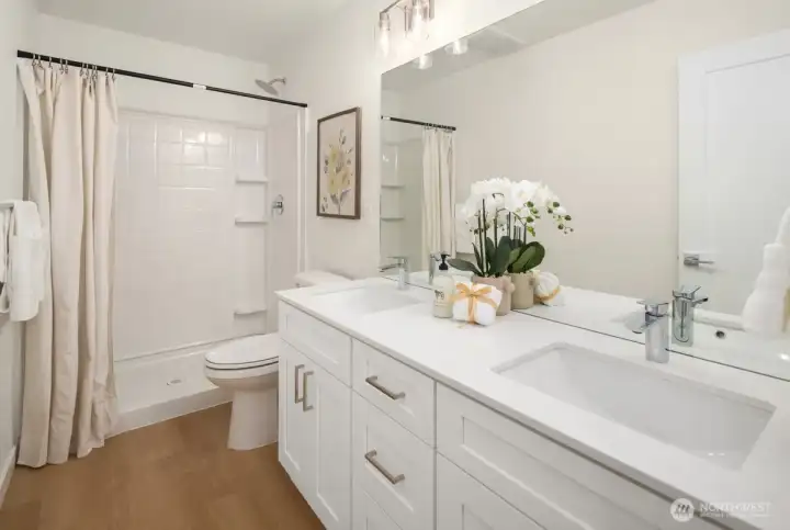 Photos are of a similar model and are for illustrative purposes only. Actual home, finishes, and features may vary.