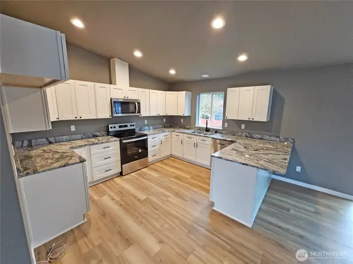 A very convenient kitchen. Outstanding cooking and prep space