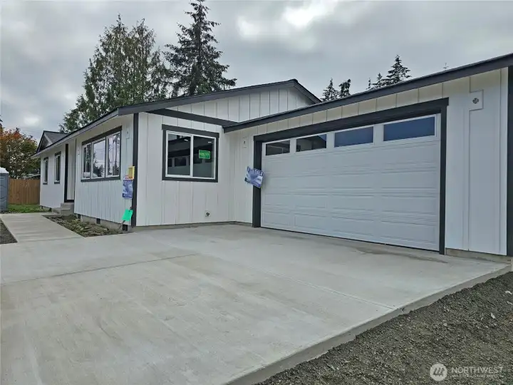 Double garage plus concrete apron offers offstreet parking for up to 4 vehicles