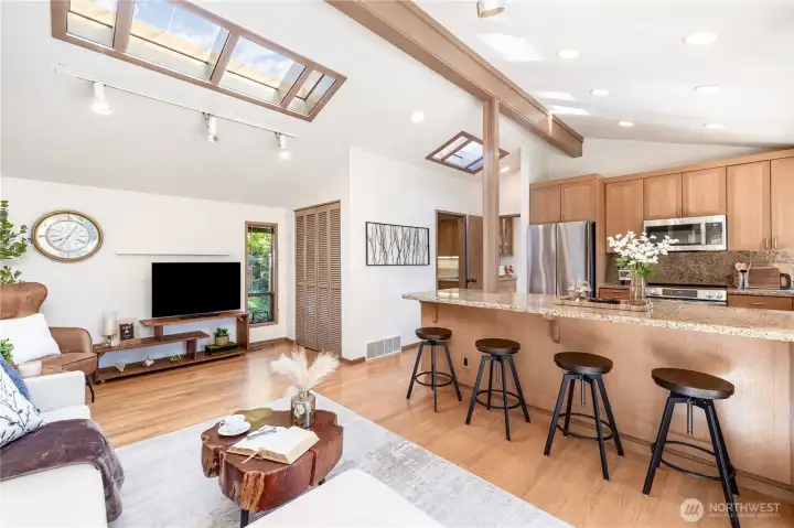 Elegant kitchen w/ eating space.