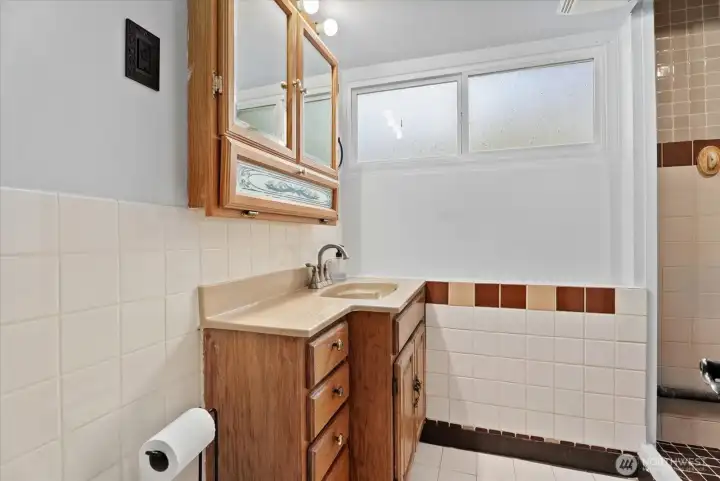 2nd Bathroom