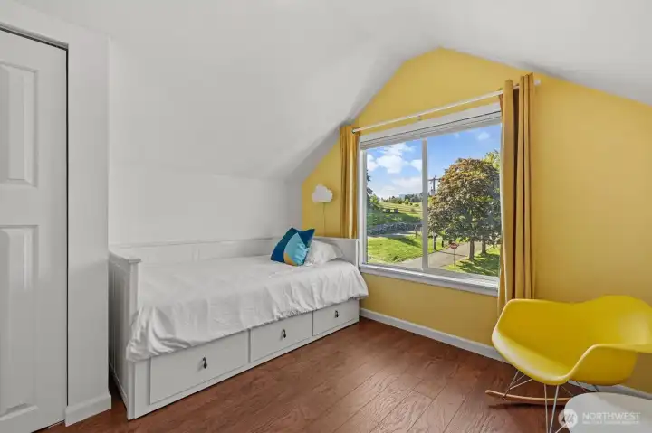 Upper level - bedroom 2