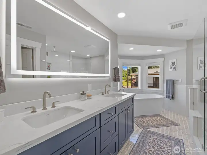 Primary en suite! Custom tile, soaking tub, shower & bidet. Primary en suite! Custom tile, soaking tub, shower & bidet.