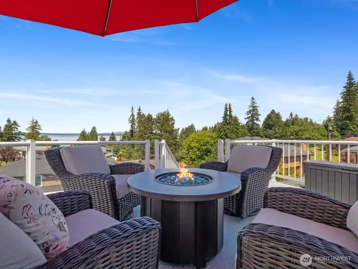 Imagion sitting here enjoying your morning coffee or with a glass of wine enjoying the sunsets over Puget Sound. Imagion sitting here enjoying your morning coffee or with a glass of wine enjoying the sunsets over Puget Sound.