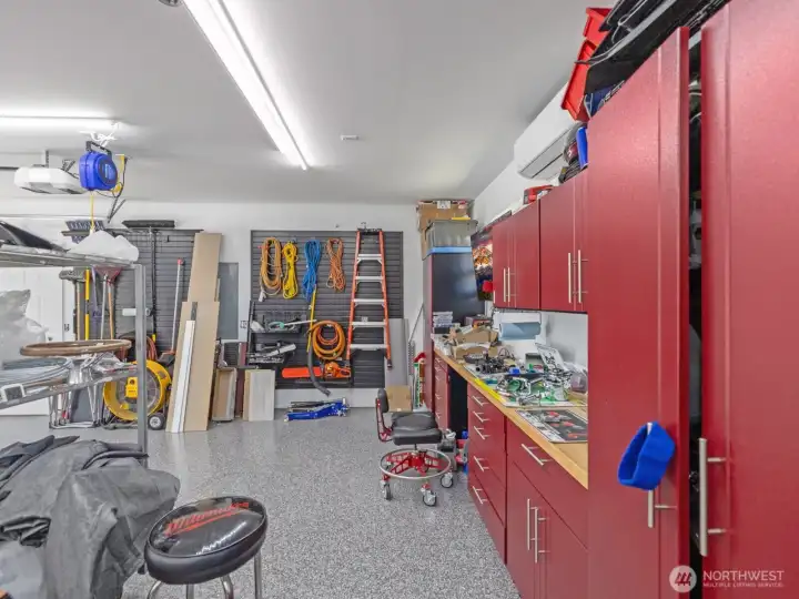 Garage.... Garage....