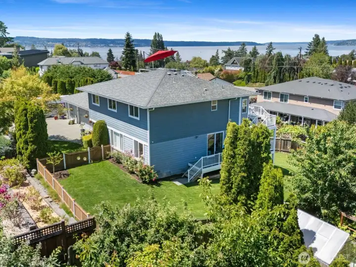 Large lush & well kept yard and landscaping Large lush & well kept yard and landscaping