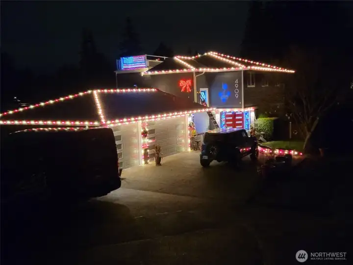 Custom commercial LED holiday light package with layout/installation map Custom commercial LED holiday light package with layout/installation map