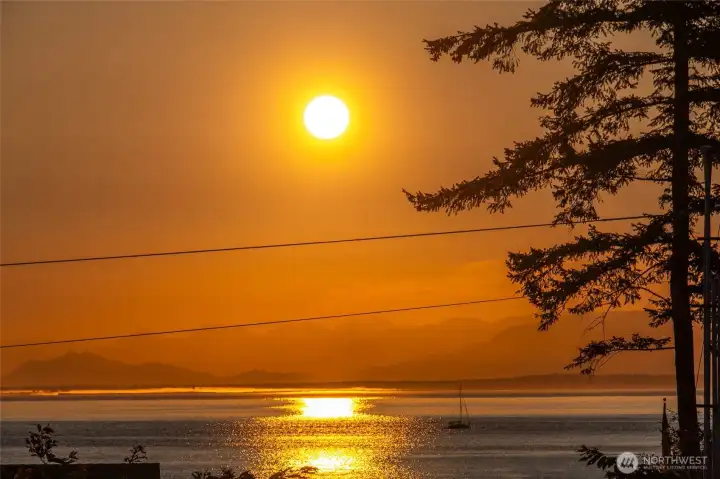 Experience ever-changing skies and sweeping views. Life is good! Experience ever-changing skies and sweeping views. Life is good!